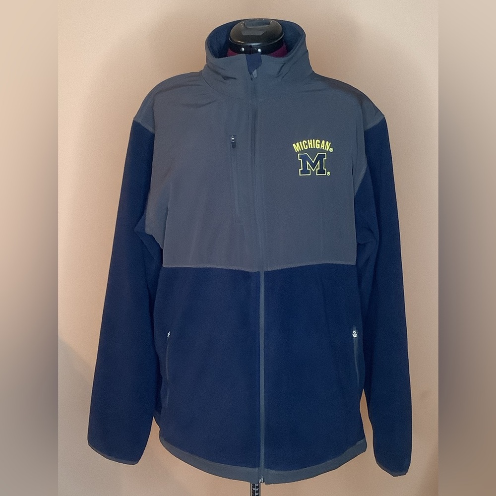 Men’s U of M zippered jacket - XL